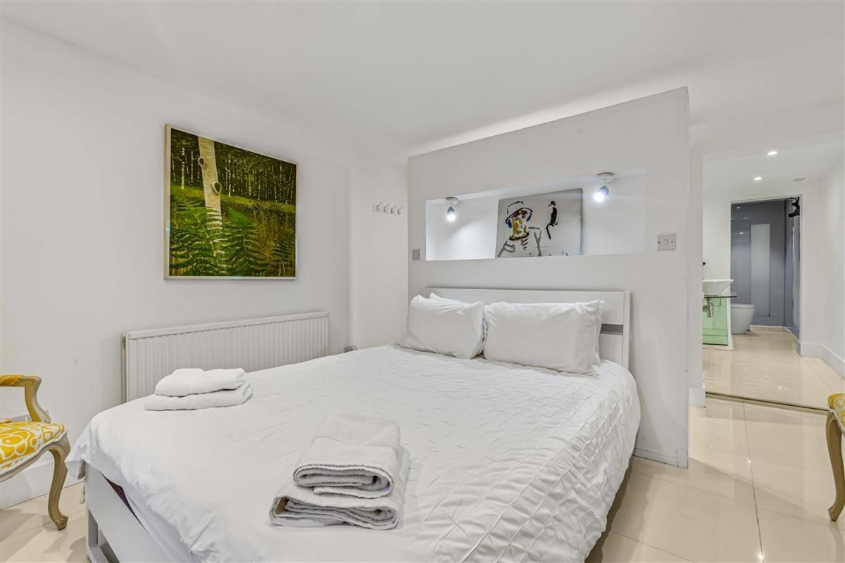 Earls Court Spacious Apartment Londen Buitenkant foto