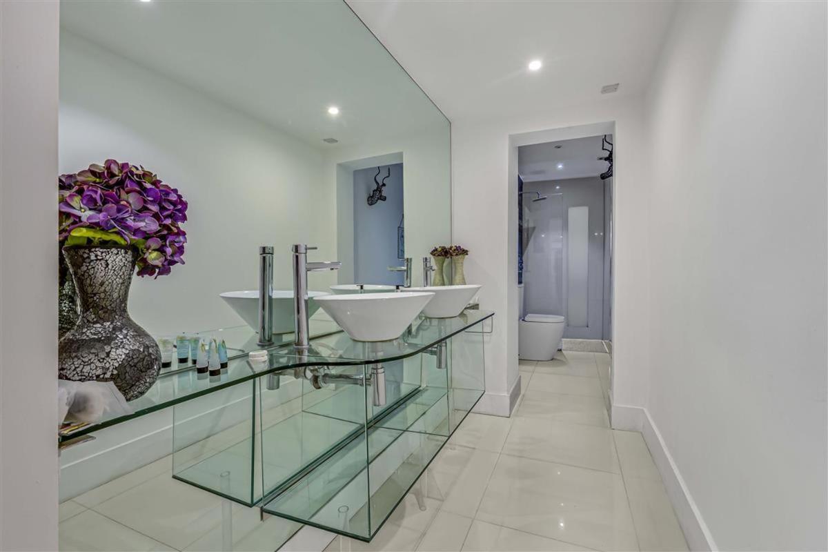 Earls Court Spacious Apartment Londen Buitenkant foto